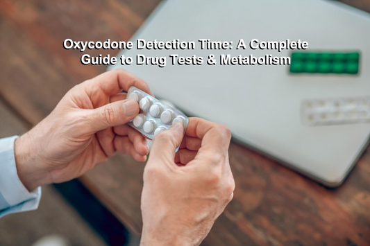 A hands holding the tablet of oxycodone